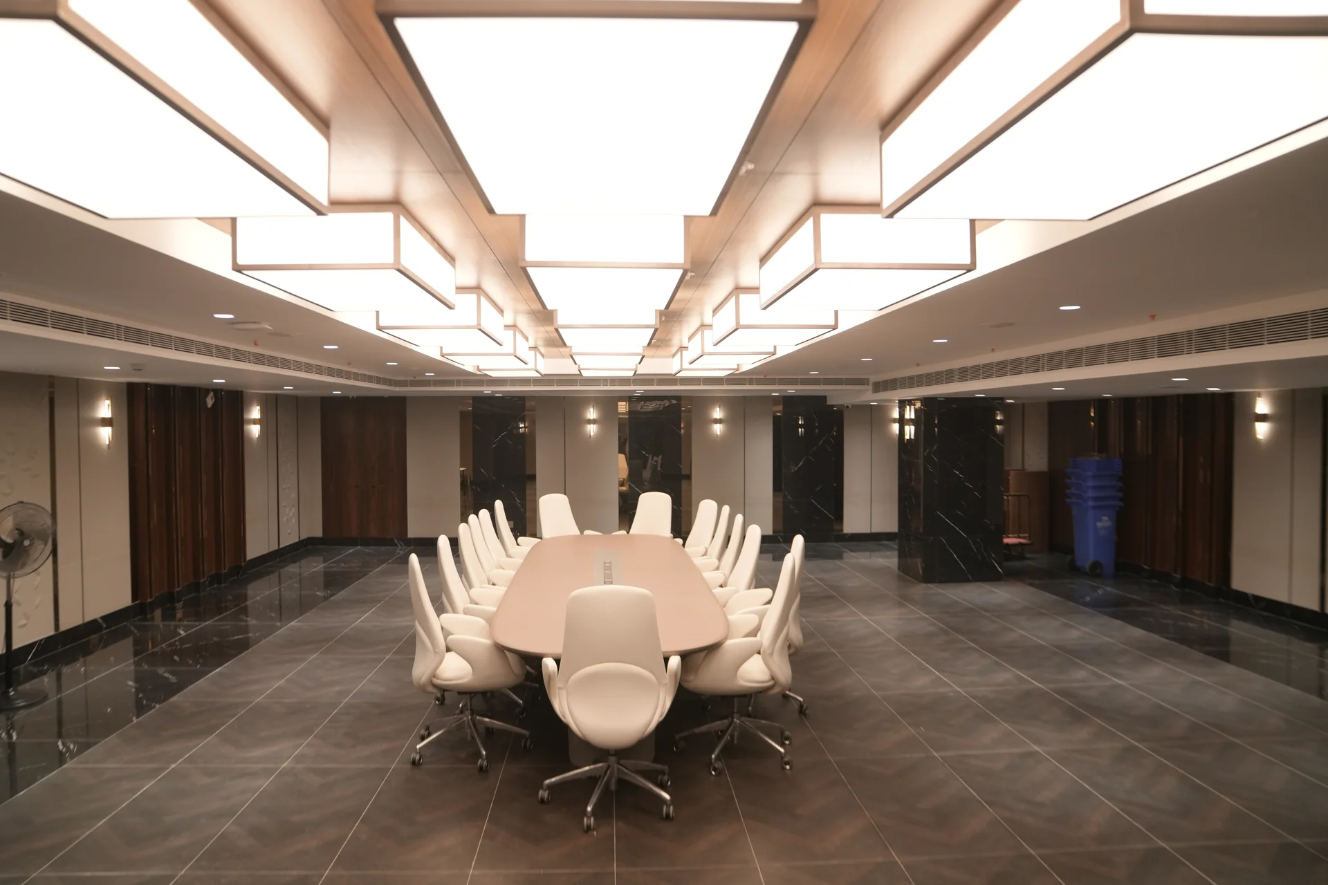 EXECUTIVE BOARDROOMS INTRODUCE SMART CONFERENCING & CHAUFFEUR TRANSFERS